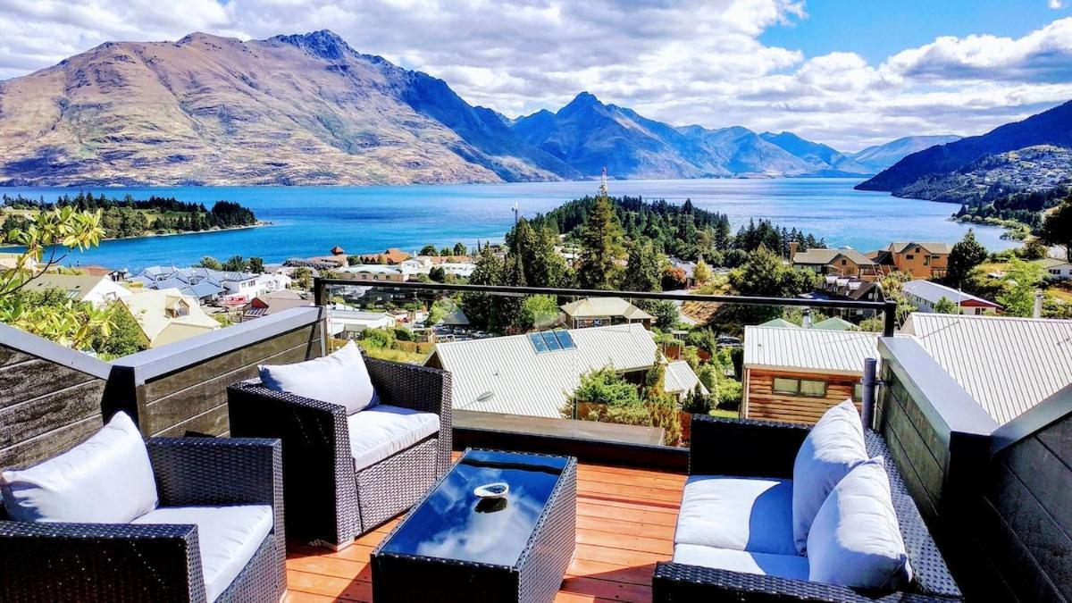 Stunning Home With Amazing Wakatipu Lake Views Queenstown Eksteriør bilde