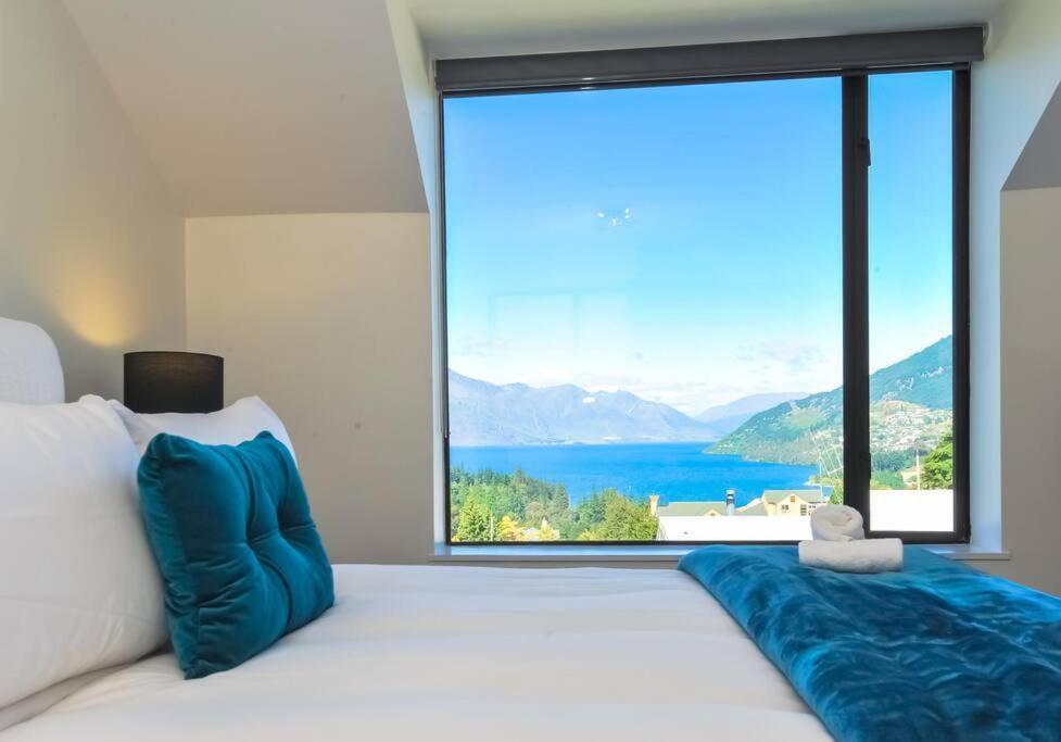 Stunning Home With Amazing Wakatipu Lake Views Queenstown Eksteriør bilde