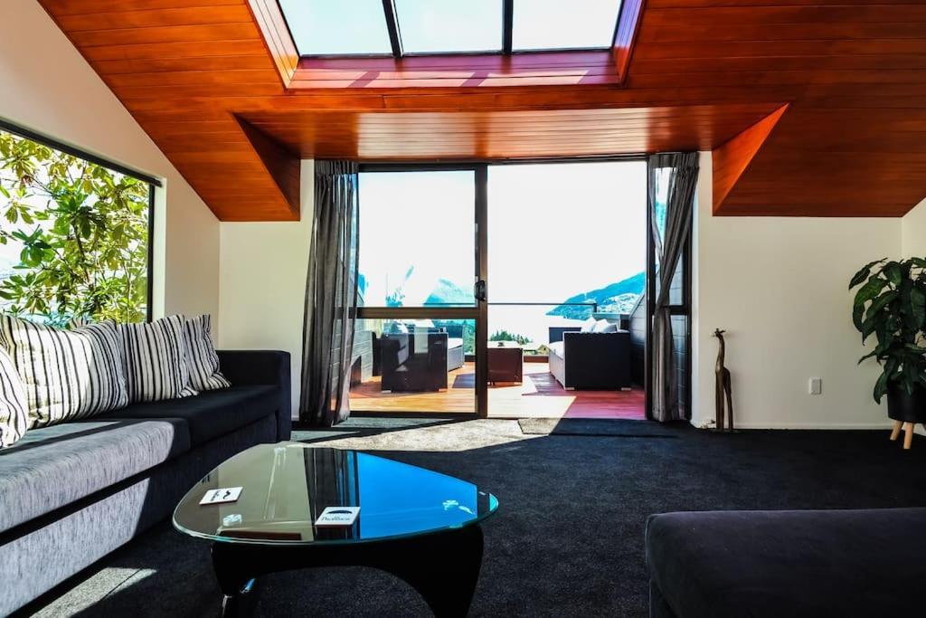 Stunning Home With Amazing Wakatipu Lake Views Queenstown Eksteriør bilde