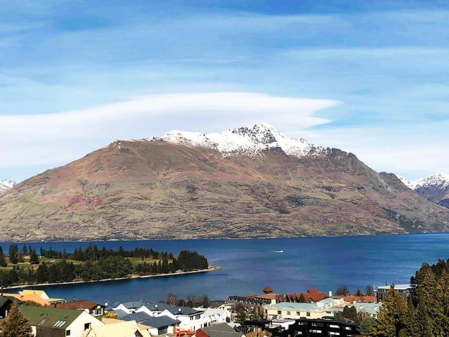 Stunning Home With Amazing Wakatipu Lake Views Queenstown Eksteriør bilde