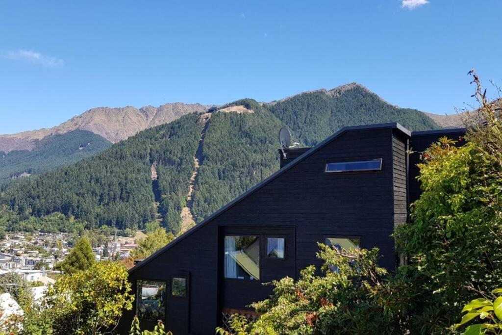 Stunning Home With Amazing Wakatipu Lake Views Queenstown Eksteriør bilde